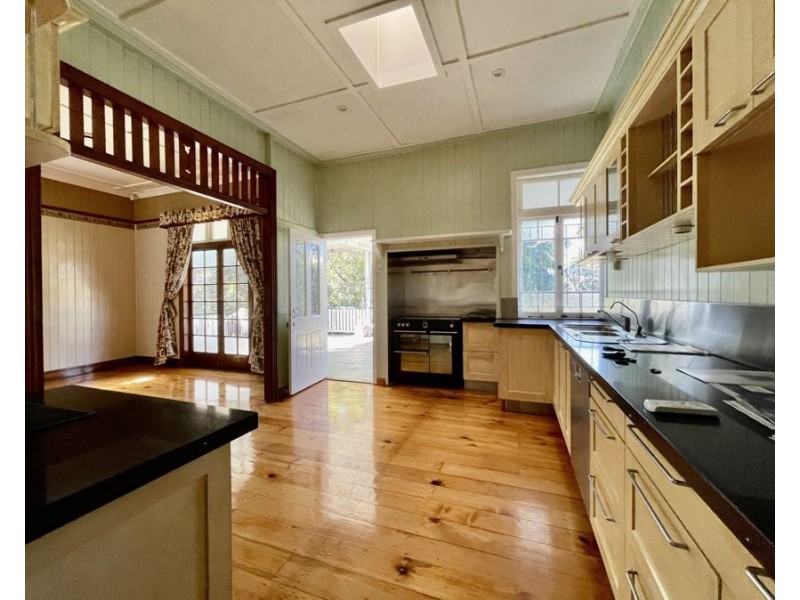 4 Bright St, Newtown QLD 4305