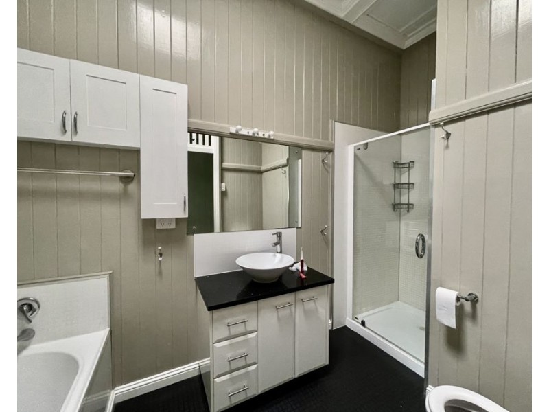 4 Bright St, Newtown QLD 4305