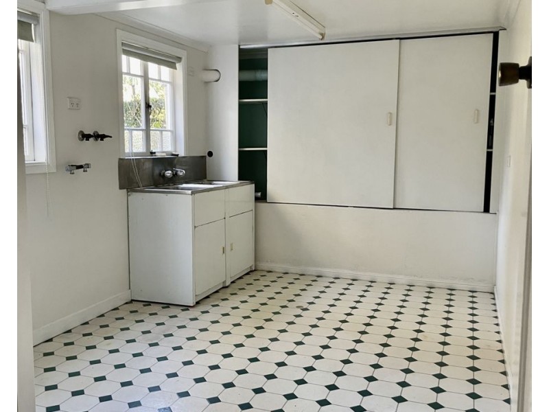 4 Bright St, Newtown QLD 4305