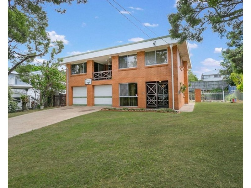 2 Dell St, Eastern Heights QLD 4305