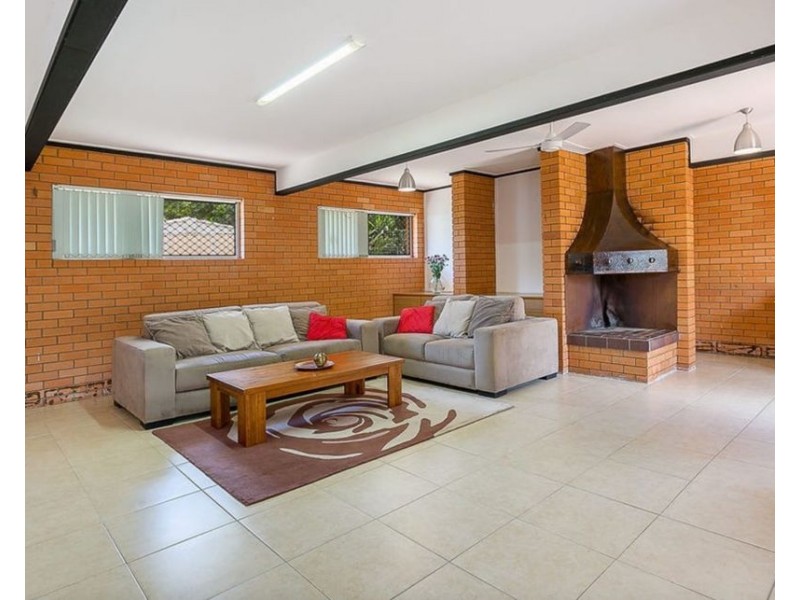 2 Dell St, Eastern Heights QLD 4305