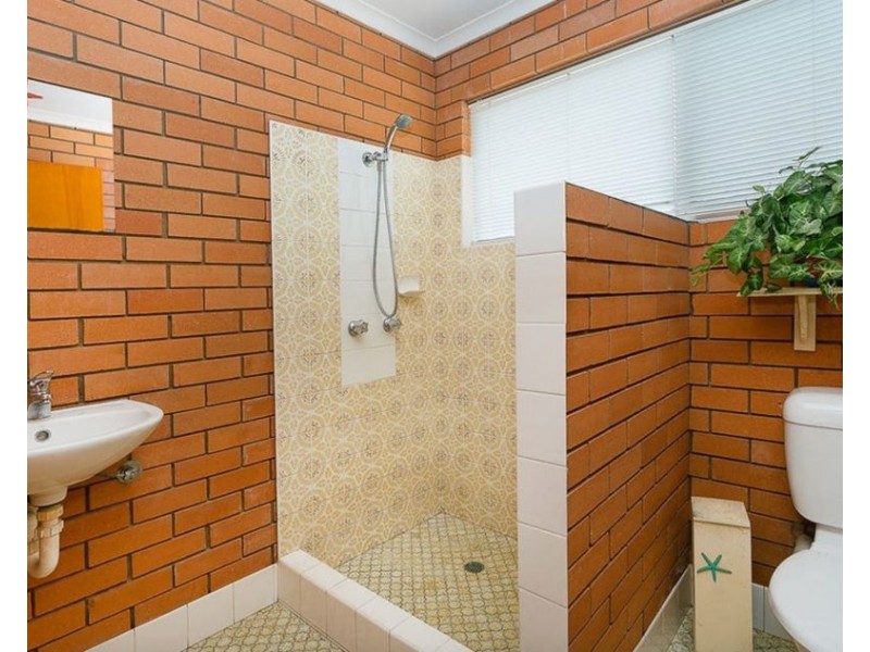 2 Dell St, Eastern Heights QLD 4305