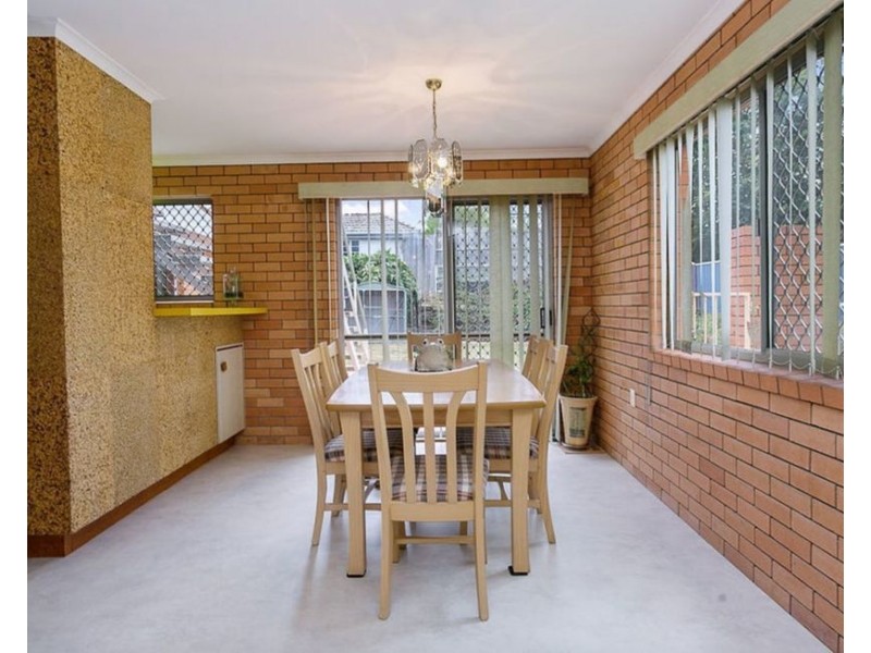 2 Dell St, Eastern Heights QLD 4305