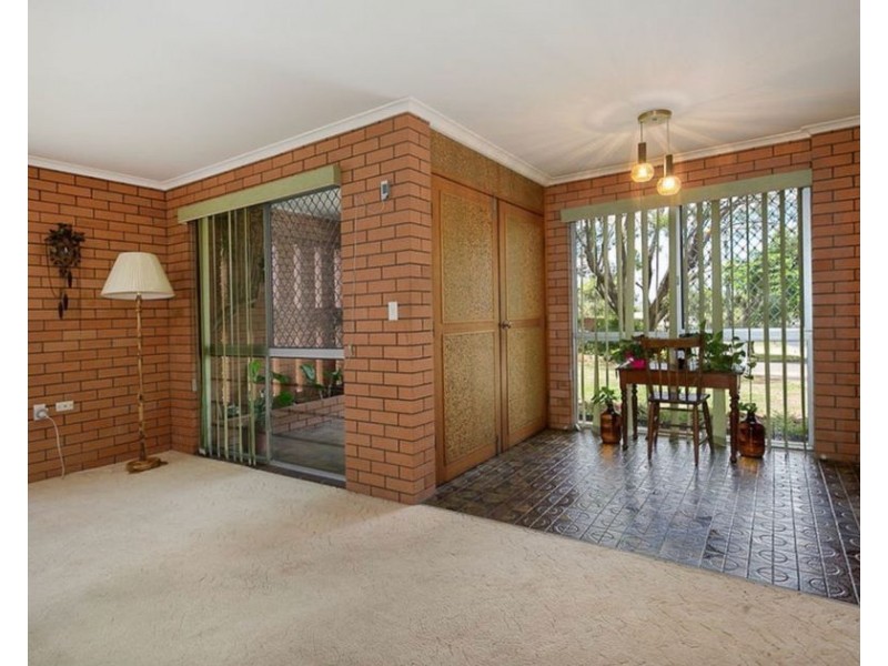 2 Dell St, Eastern Heights QLD 4305