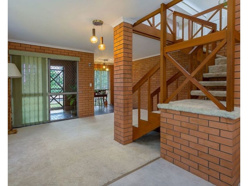 2 Dell St, Eastern Heights QLD 4305