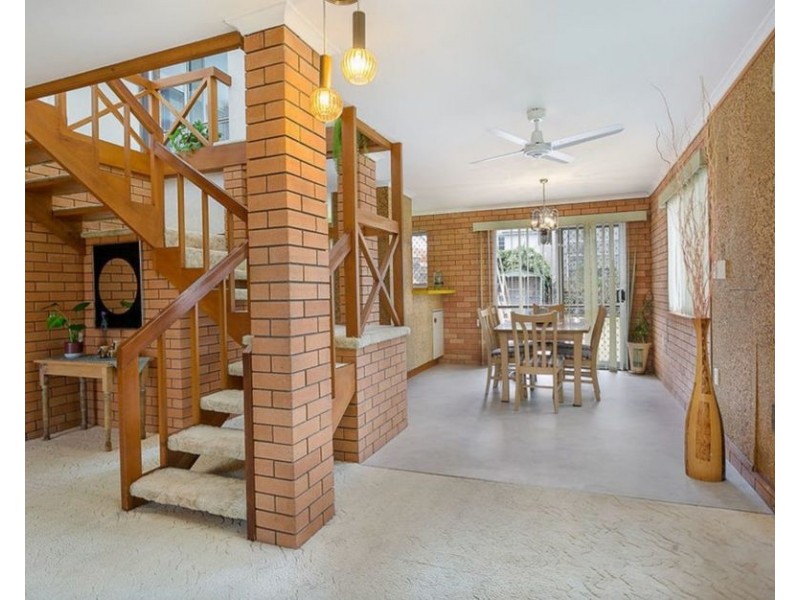 2 Dell St, Eastern Heights QLD 4305