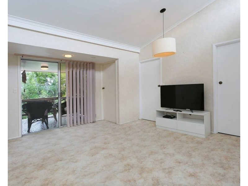 2 Dell St, Eastern Heights QLD 4305