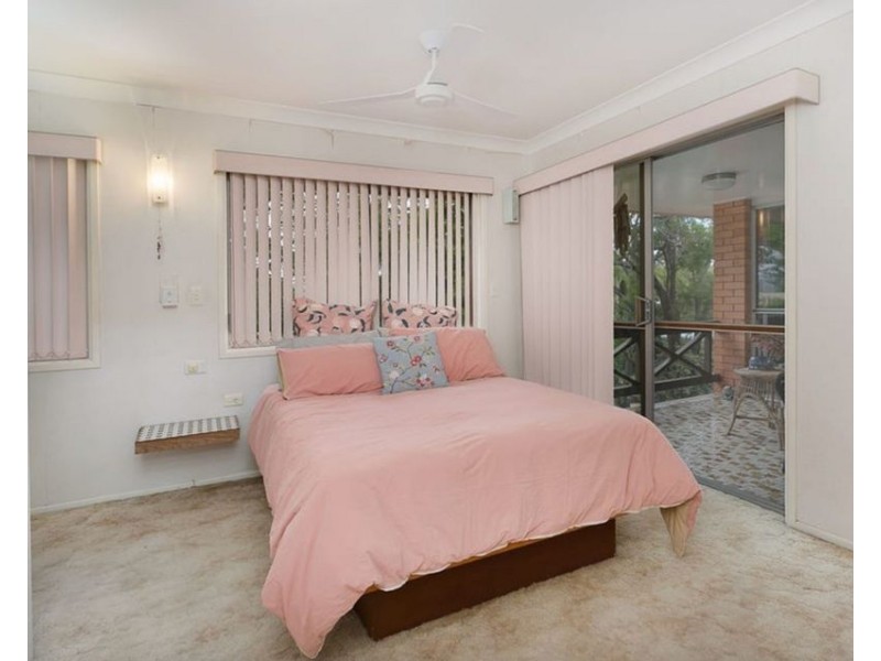 2 Dell St, Eastern Heights QLD 4305