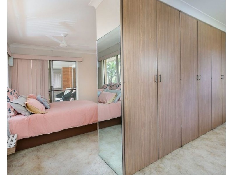 2 Dell St, Eastern Heights QLD 4305