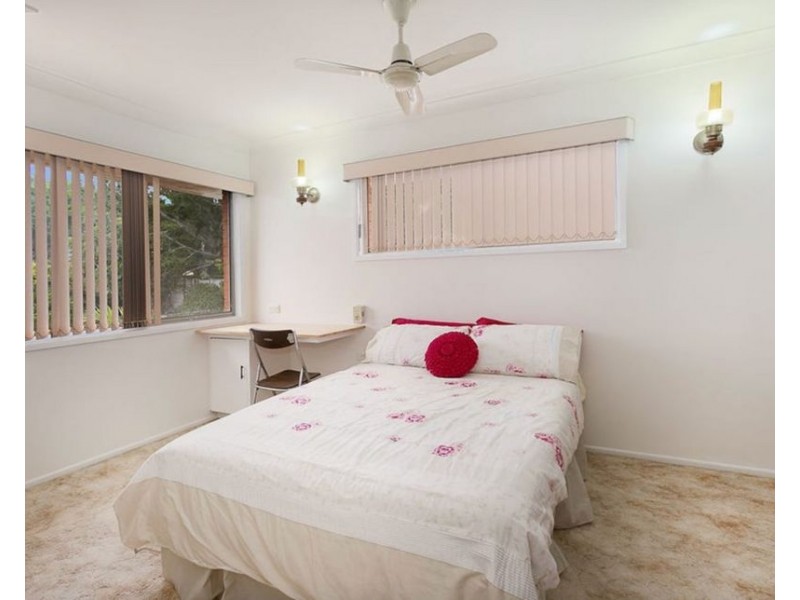 2 Dell St, Eastern Heights QLD 4305