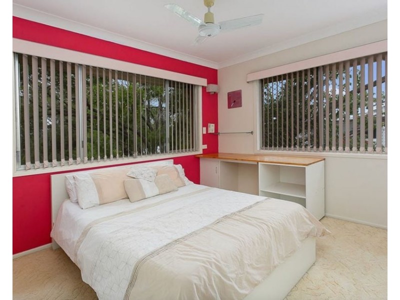 2 Dell St, Eastern Heights QLD 4305