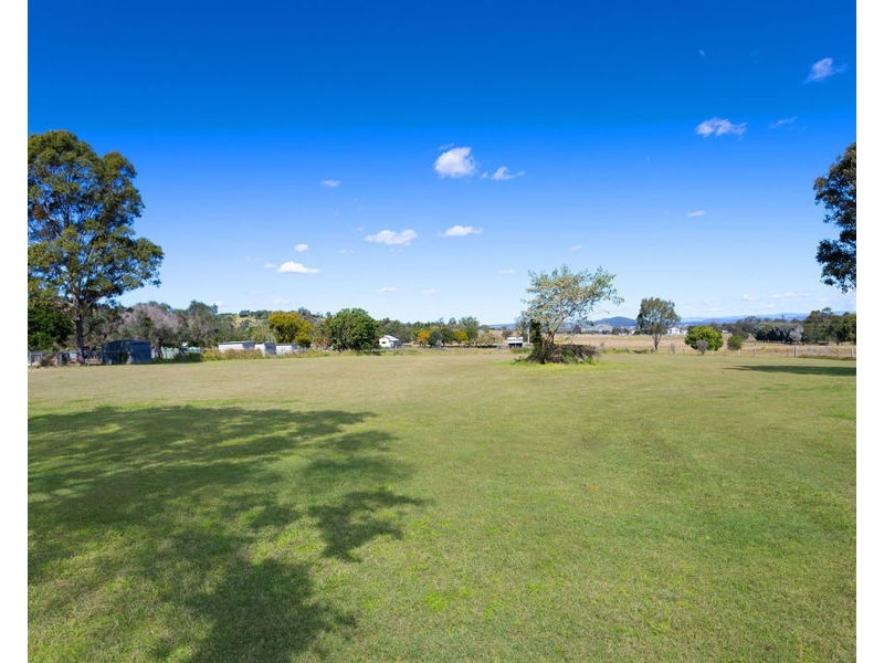 13 Shannon Road, Lowood QLD 4311