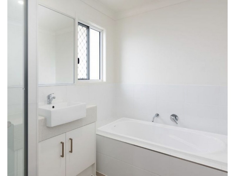 1/54A Brentwood Dr, Bundamba QLD 4304