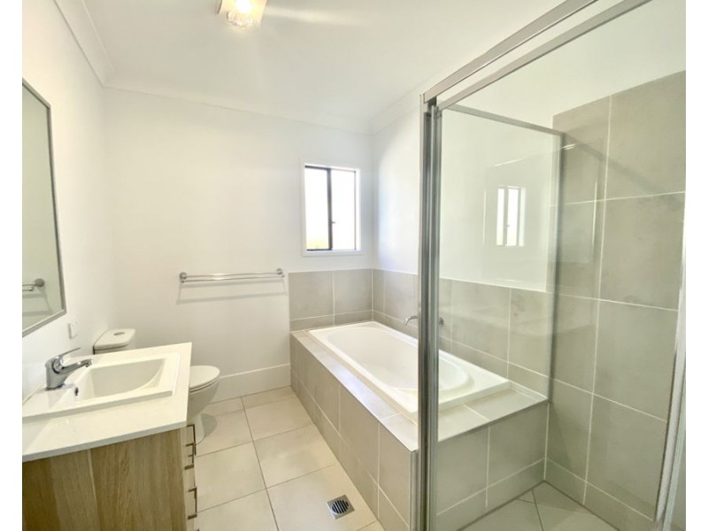 17 Whitsunday St, Newport QLD 4020