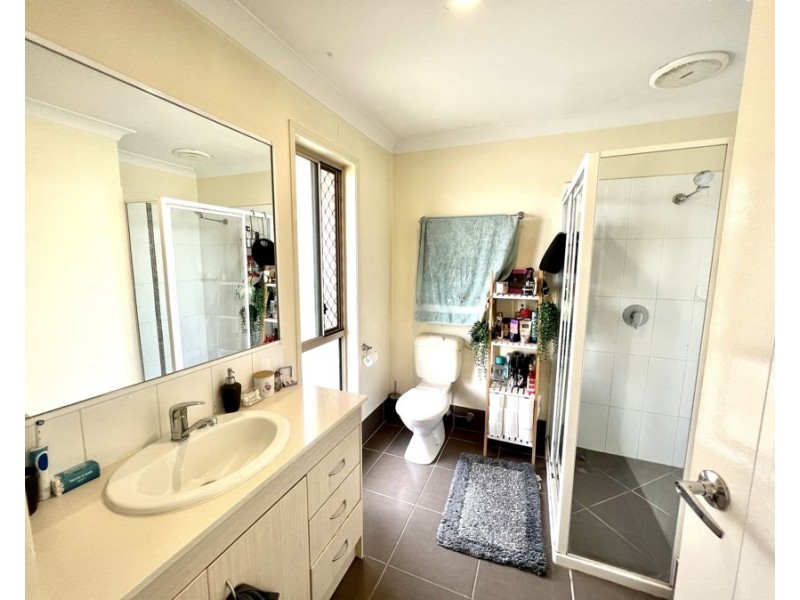 5 Staaten St, Brassall QLD 4305