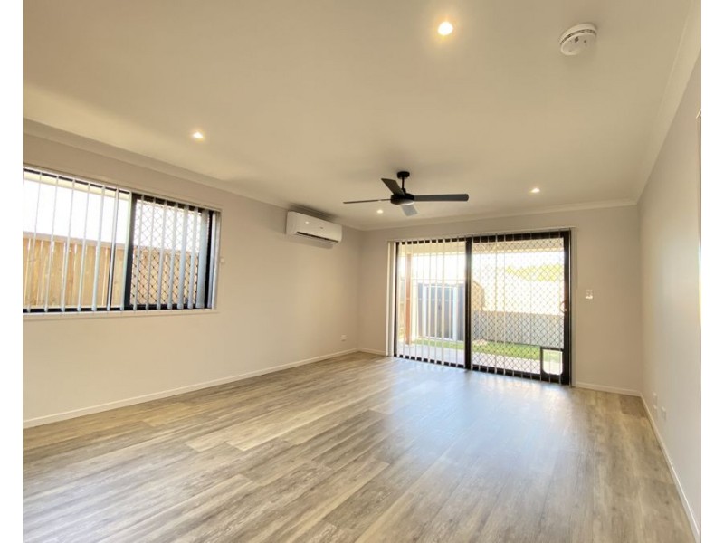 8 Echidna St, Deebing Heights QLD 4306