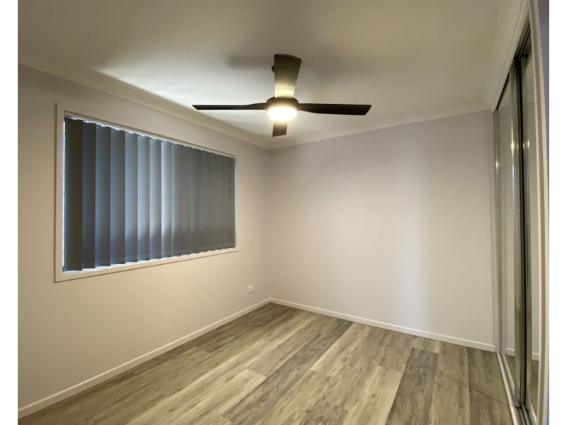 8 Echidna St, Deebing Heights QLD 4306