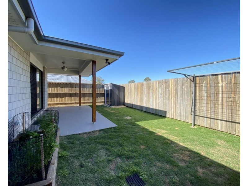8 Echidna St, Deebing Heights QLD 4306