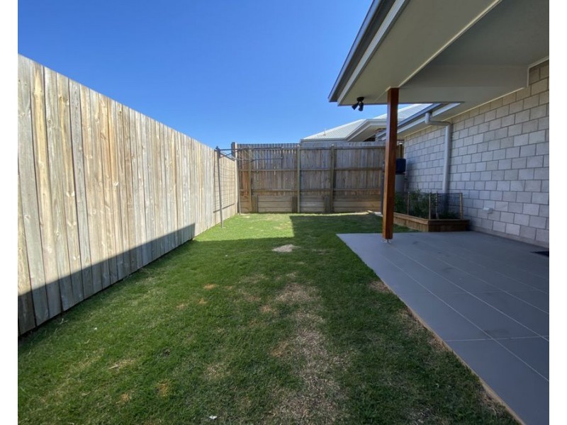 8 Echidna St, Deebing Heights QLD 4306
