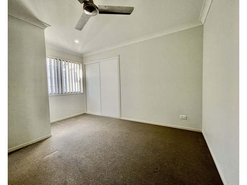 10 Friendship Place, Brassall QLD 4305