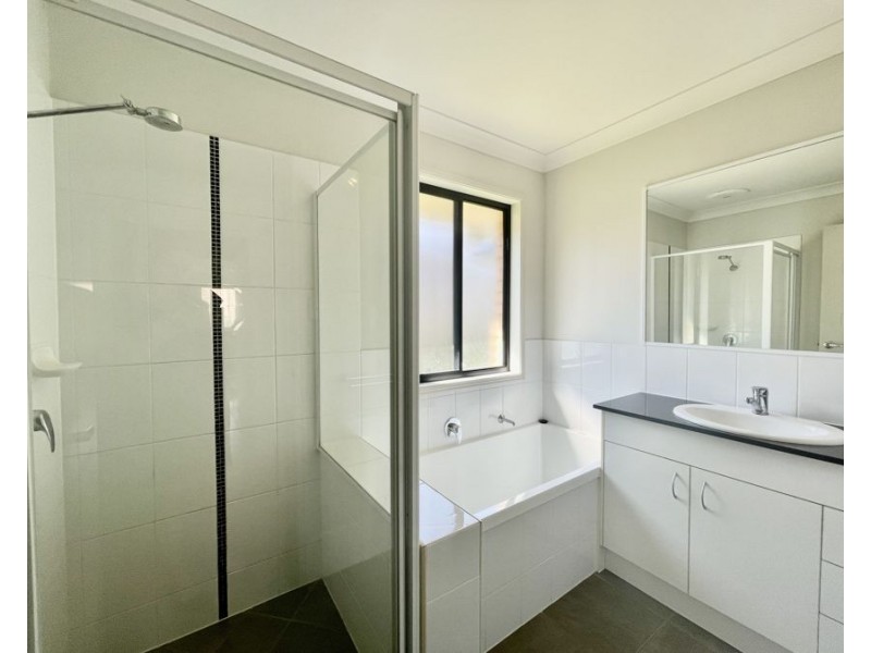 10 Friendship Place, Brassall QLD 4305