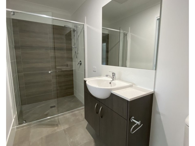 17 Dawson Place, Brassall QLD 4305