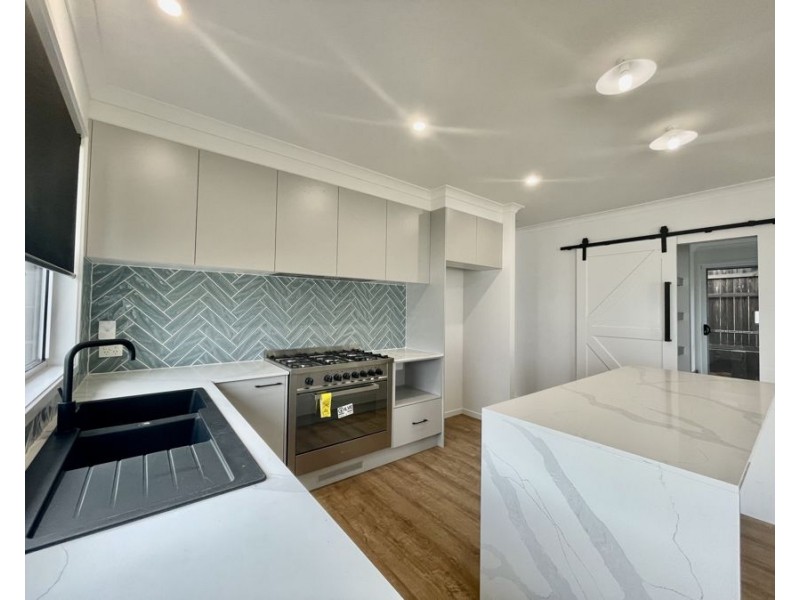 32 Barcoo Dr, Plainland QLD 4341