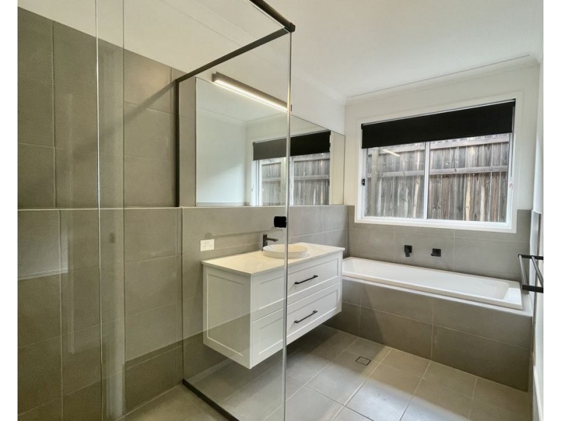 32 Barcoo Dr, Plainland QLD 4341