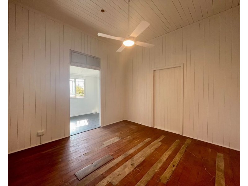 22 Waterworks Rd, Brassall QLD 4305