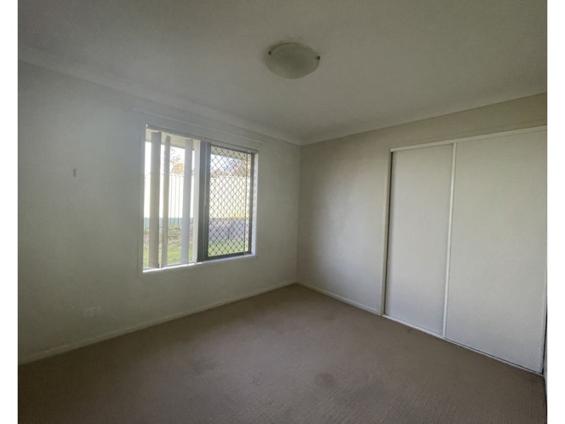 8 Renee St, Redbank Plains QLD 4301