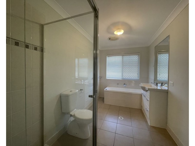 8 Renee St, Redbank Plains QLD 4301