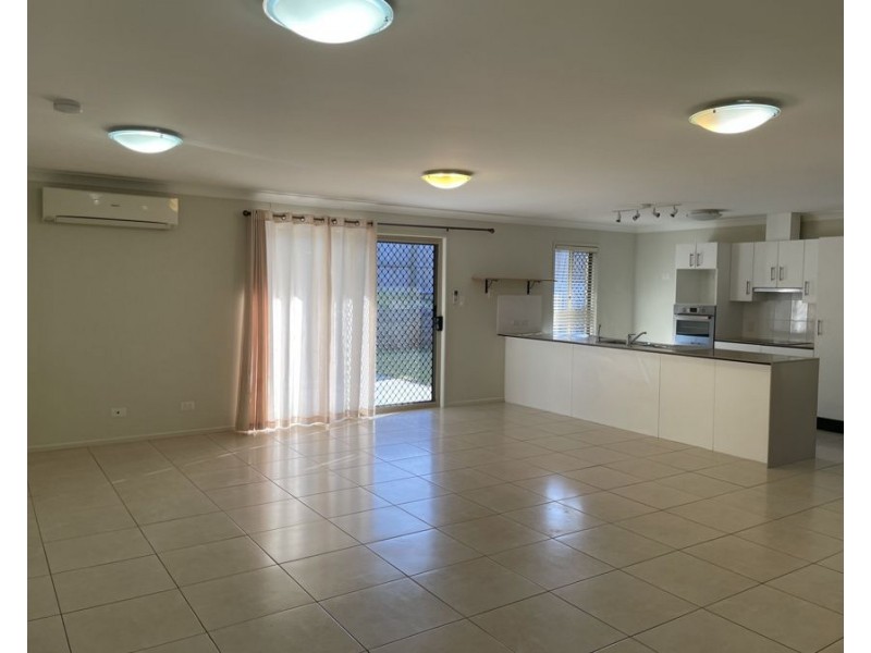 8 Renee St, Redbank Plains QLD 4301