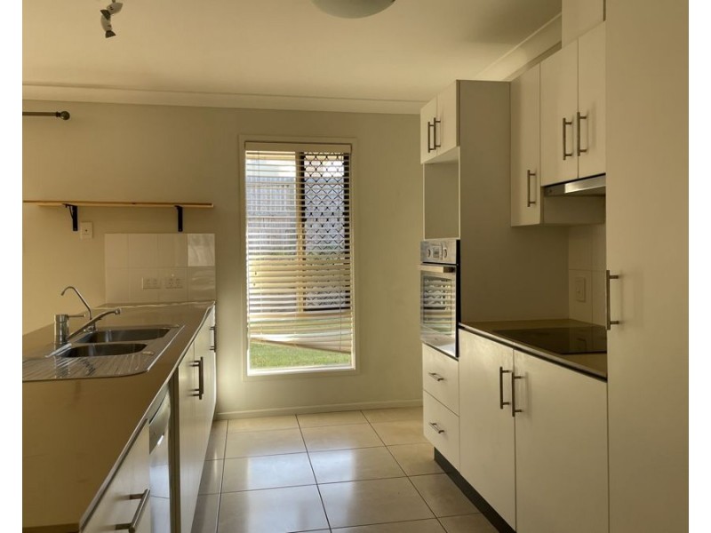 8 Renee St, Redbank Plains QLD 4301