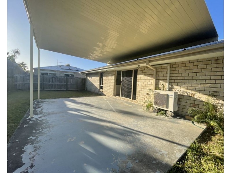 8 Renee St, Redbank Plains QLD 4301