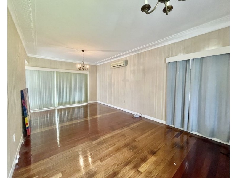 13 Brisbane Road, Newtown QLD 4305