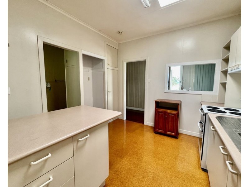 13 Brisbane Road, Newtown QLD 4305