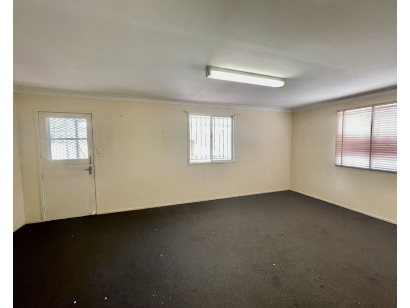 13 Brisbane Road, Newtown QLD 4305