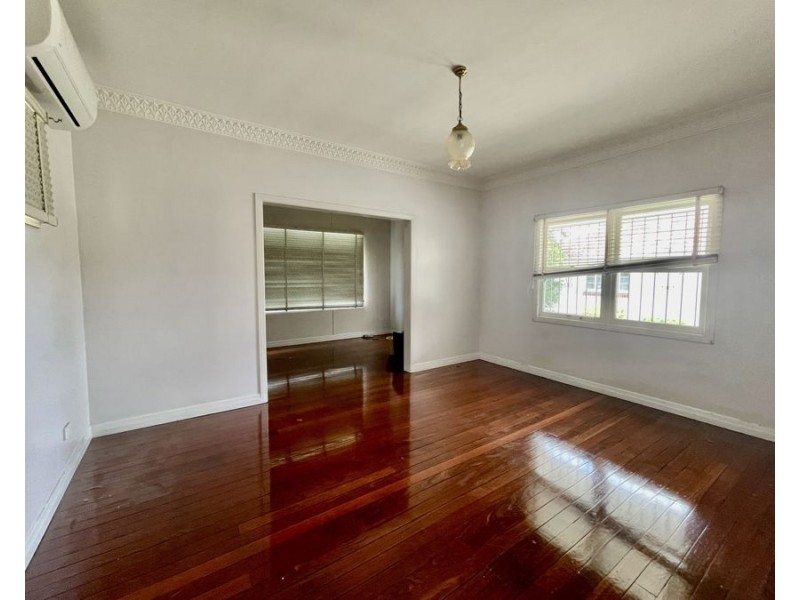 13 Brisbane Road, Newtown QLD 4305