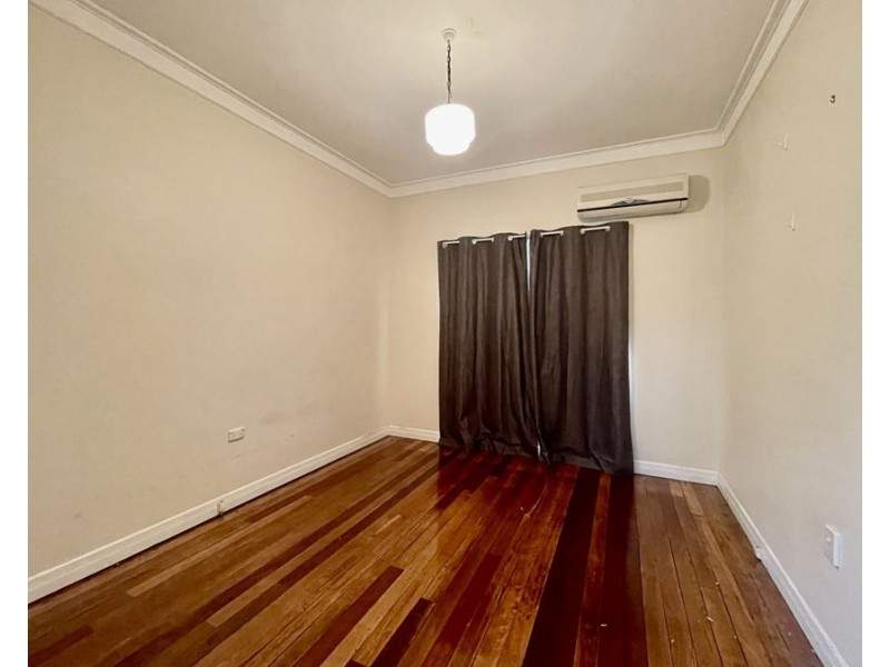 13 Brisbane Road, Newtown QLD 4305