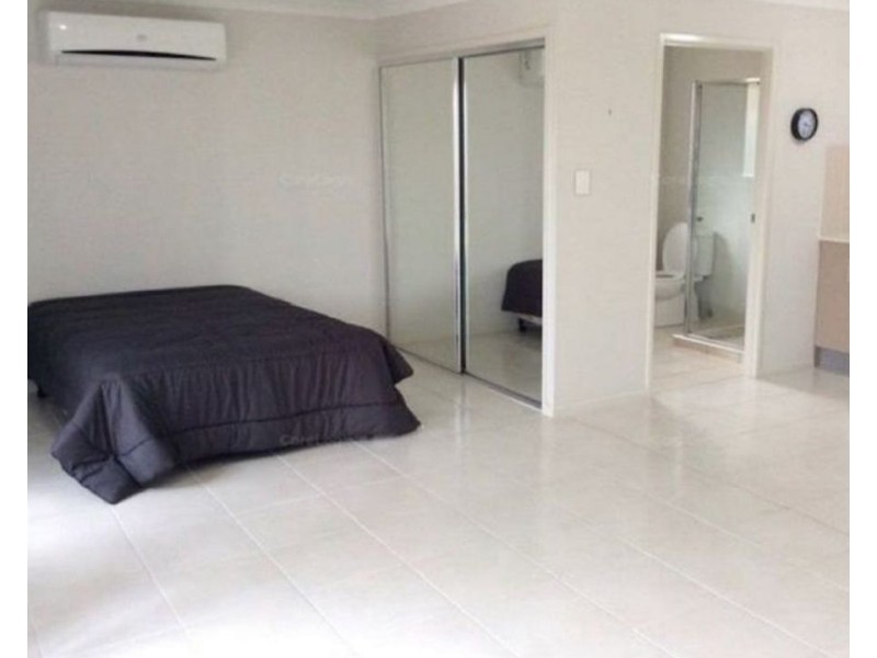 5 Gardner Place, Silkstone QLD 4304