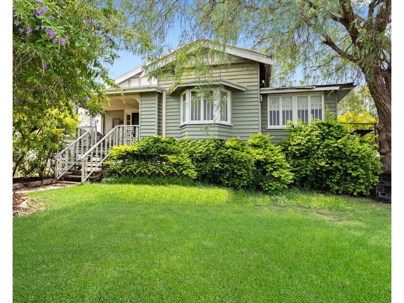 44 Clifton Street, Booval QLD 4304