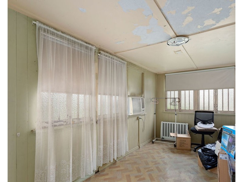 44 Clifton Street, Booval QLD 4304