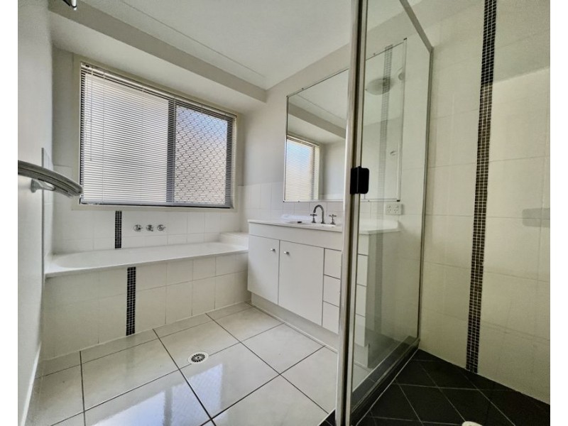 3 Jondaryan Court, Brassall QLD 4305