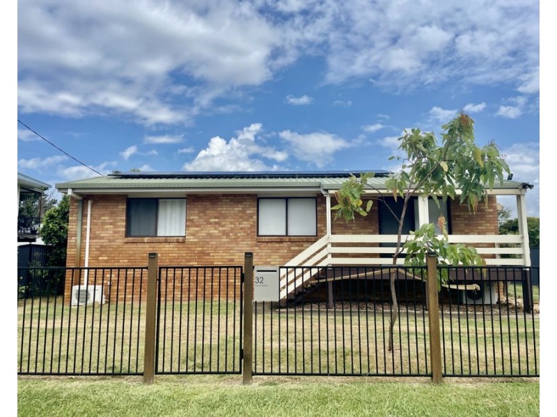 32 Trevor St, Beachmere QLD 4510
