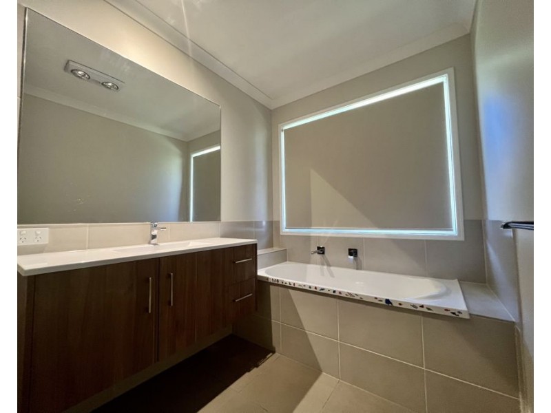 14 Wyman Street, Brassall QLD 4305