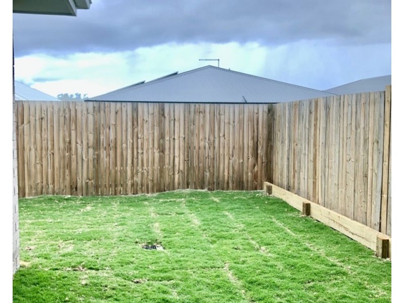 1/7 Simpatico Street, Ripley QLD 4306