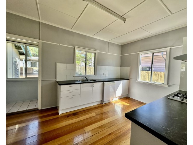 2 Marian St, Booval QLD 4304