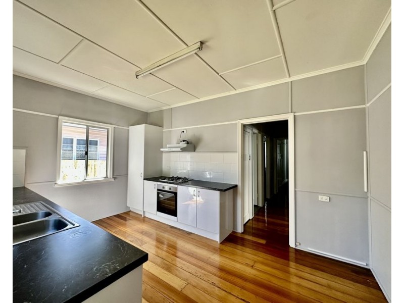 2 Marian St, Booval QLD 4304