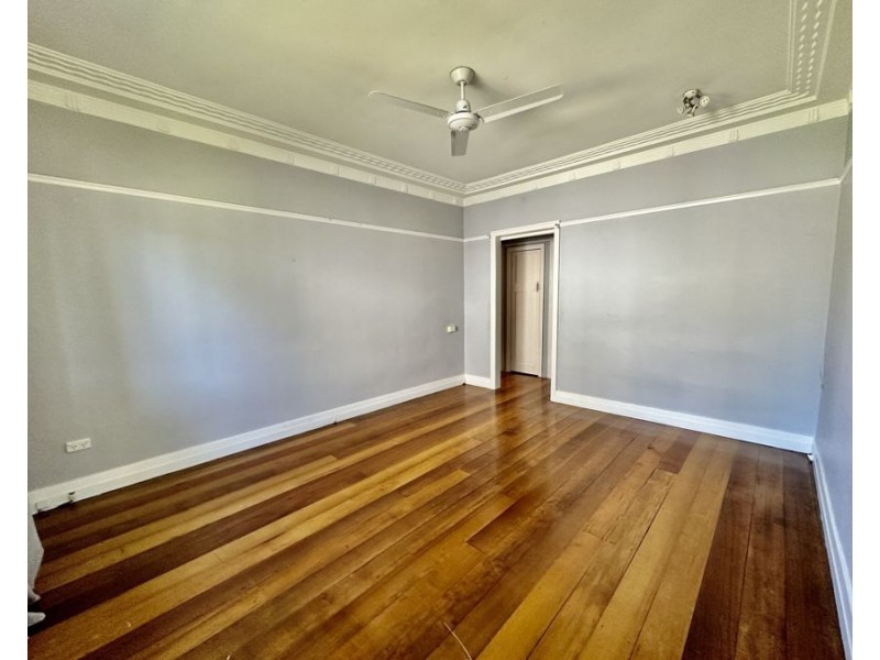 2 Marian St, Booval QLD 4304