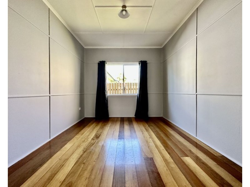 2 Marian St, Booval QLD 4304